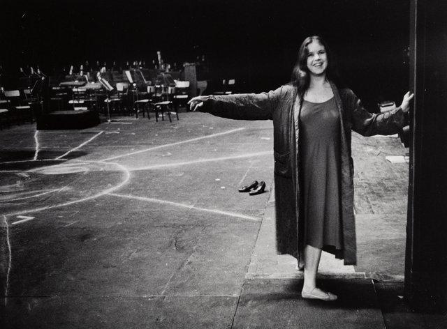 Josephine Ann Endicott in „Die sieben Todsünden“ von Pina Bausch im Grand Théâtre Nancy, Spielzeit 1976/77