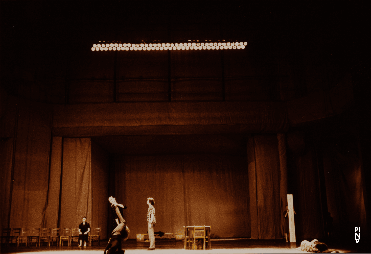 Jan Minařík, Malou Airaudo und Josephine Ann Endicott in „Adagio – Fünf Lieder von Gustav Mahler“ von Pina Bausch