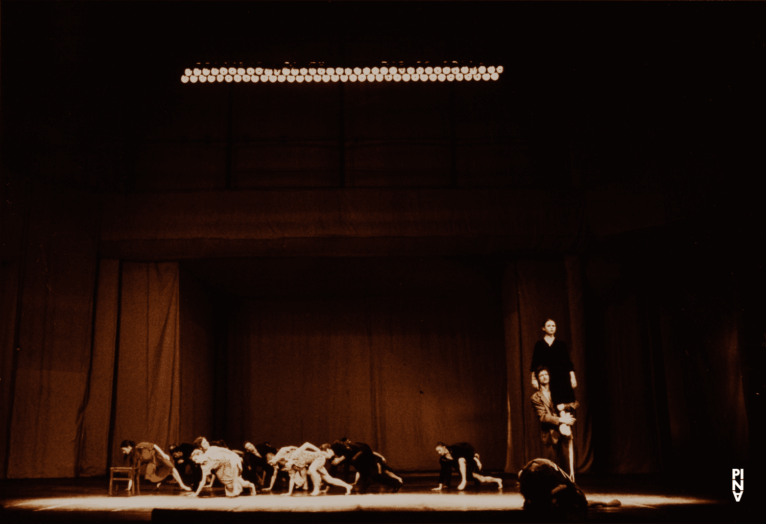 Jan Minařík, Yolanda Meier et Josephine Ann Endicott dans « Adagio – Five Songs by Gustav Mahler » de Pina Bausch