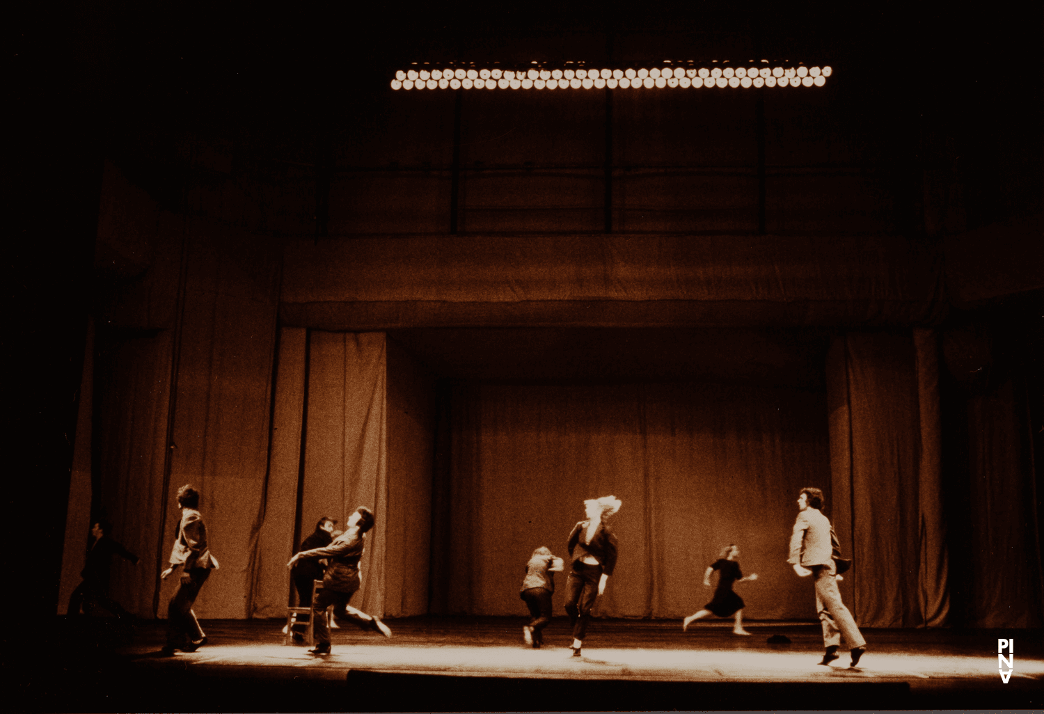 Barry Wilkinson und Marlis Alt in „Adagio – Fünf Lieder von Gustav Mahler“ von Pina Bausch
