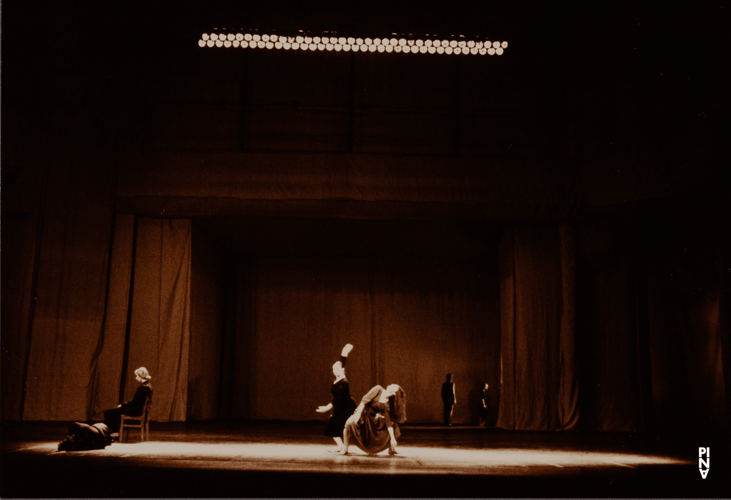 Dominique Mercy, Malou Airaudo und Josephine Ann Endicott in „Adagio – Fünf Lieder von Gustav Mahler“ von Pina Bausch