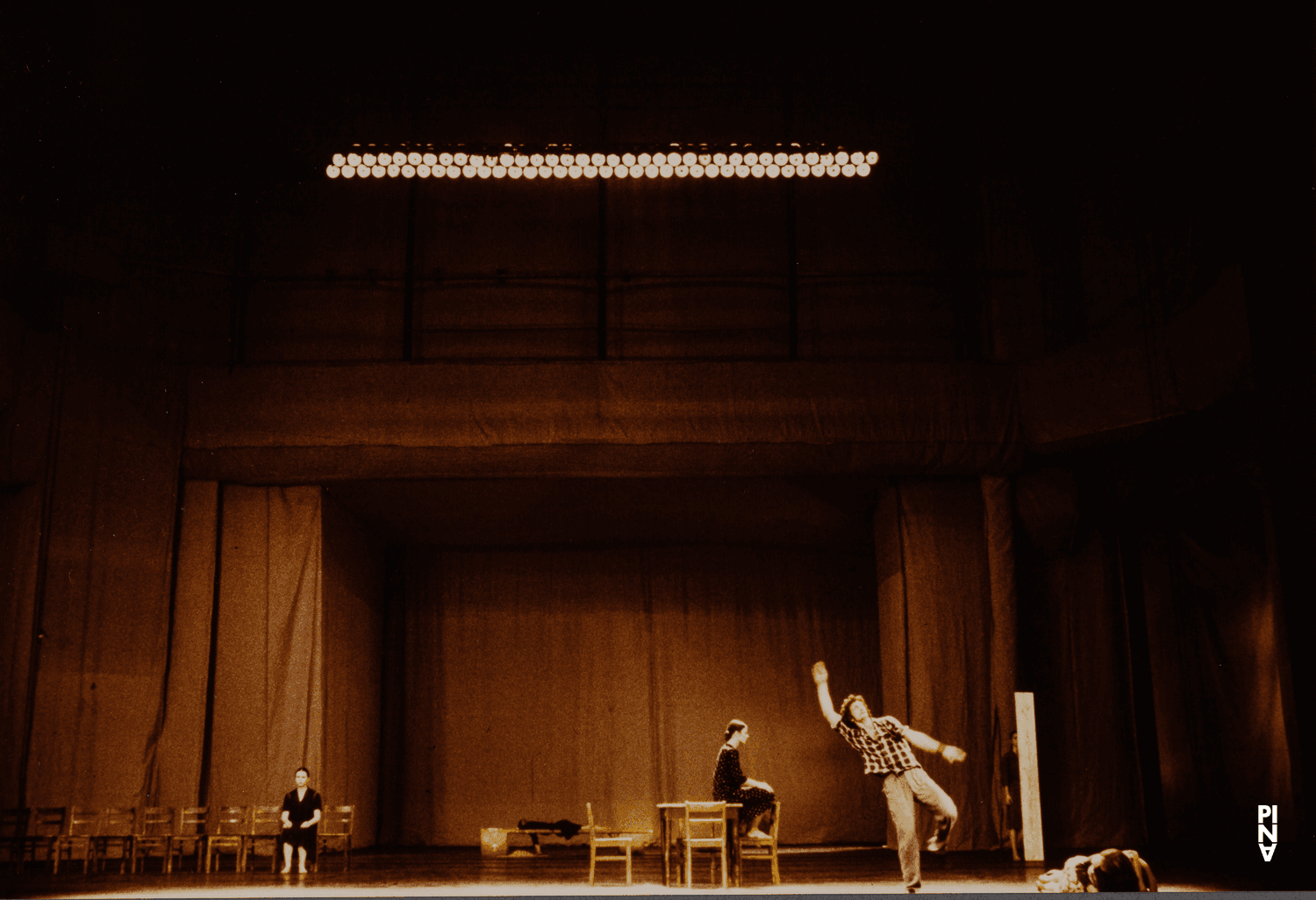 Jan Minařík, Malou Airaudo und Josephine Ann Endicott in „Adagio – Fünf Lieder von Gustav Mahler“ von Pina Bausch