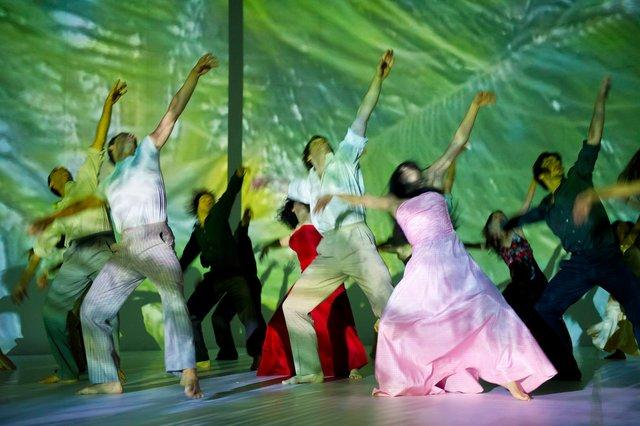 „Água“ von Pina Bausch mit Tanztheater Wuppertal im Opernhaus Wuppertal (Deutschland), 18. November 2010