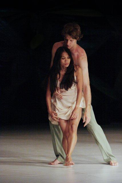 Pascal Merighi et Ditta Miranda Jasjfi dans « Água » de Pina Bausch avec Tanztheater Wuppertal au Teatro La Fenice Venedig (Italie), 11 juillet 2007