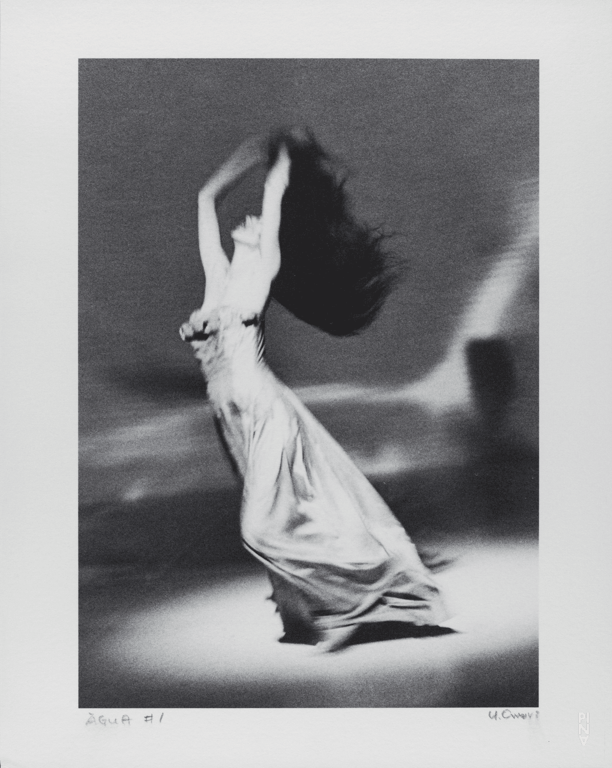 Nayoung Kim dans « Água » de Pina Bausch au  Théâtre de la Ville Paris, saison 2001/02