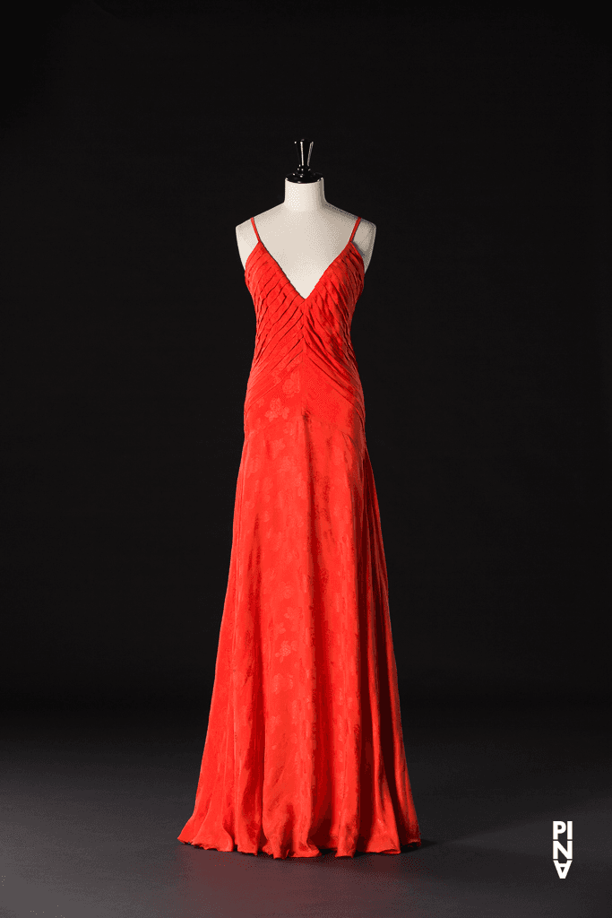 Jupe longue, porté dans Anna Wehsarg en « Água » de Pina Bausch