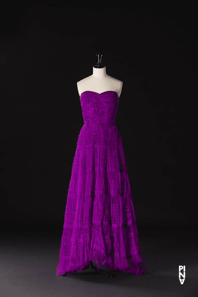 Jupe longue, porté dans Regina Advento en « Água » de Pina Bausch