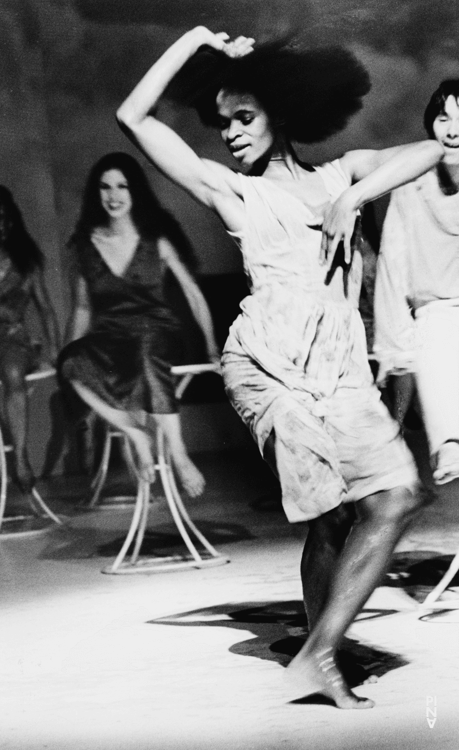 Regina Advento, Rainer Behr et Mélanie Maurin dans « Água » de Pina Bausch avec Tanztheater Wuppertal à l'Opernhaus Wuppertal (Allemagne), 12 mai 2001