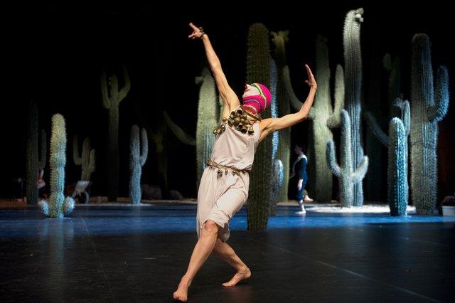 Julie Anne Stanzak dans « Ahnen » de Pina Bausch avec Tanztheater Wuppertal à l'Opernhaus Wuppertal (Allemagne), 9 mai 2014