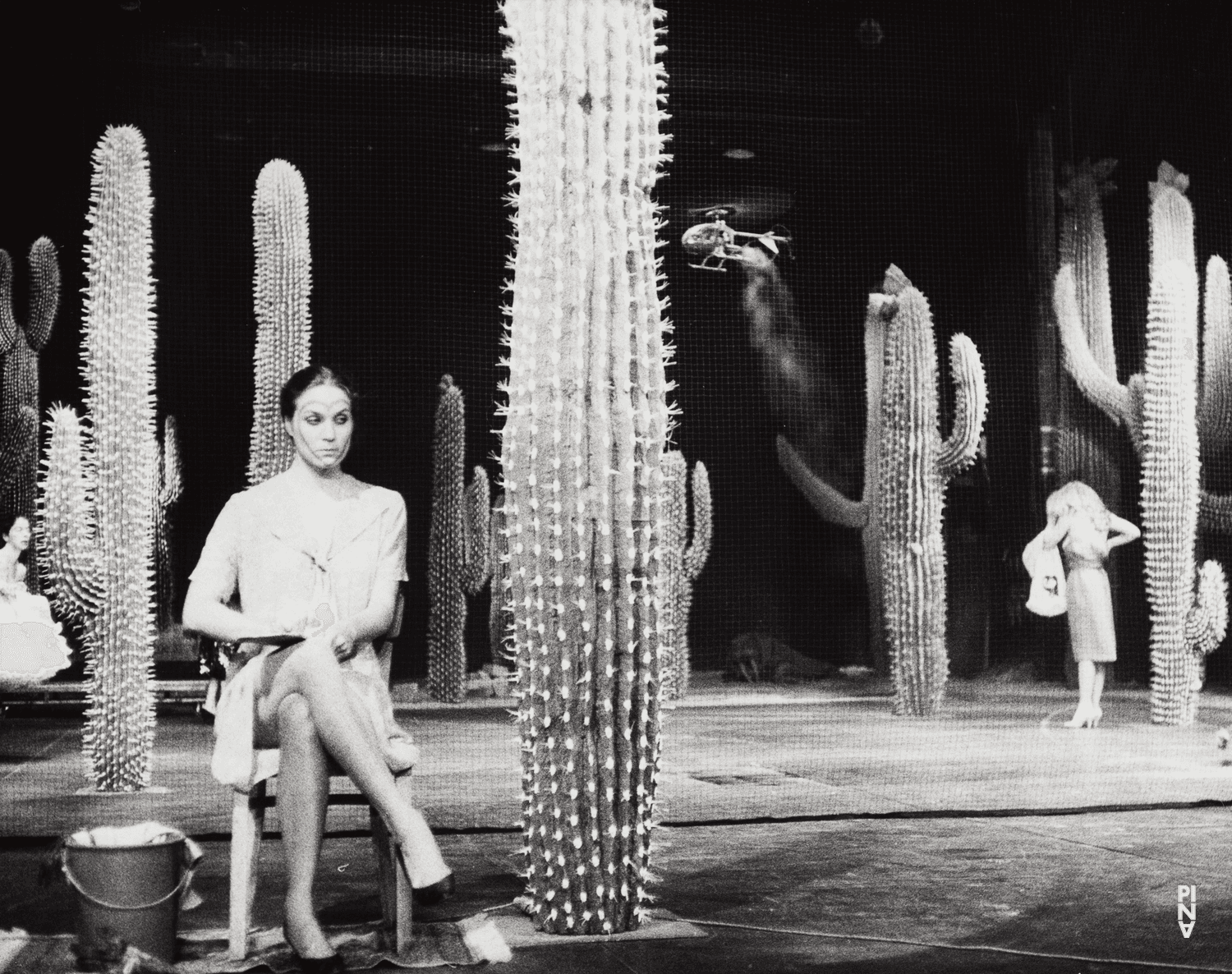 Julie Anne Stanzak in „Ahnen“ von Pina Bausch