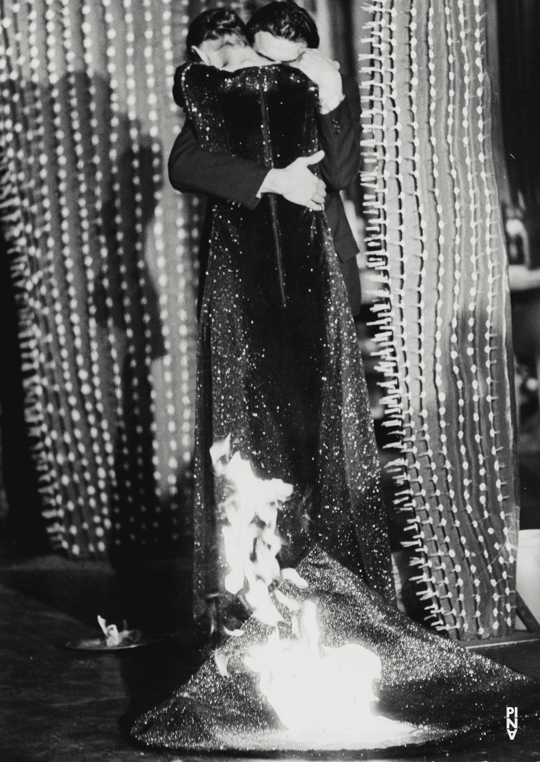 Antonio Carallo und Héléna Pikon in „Ahnen“ von Pina Bausch