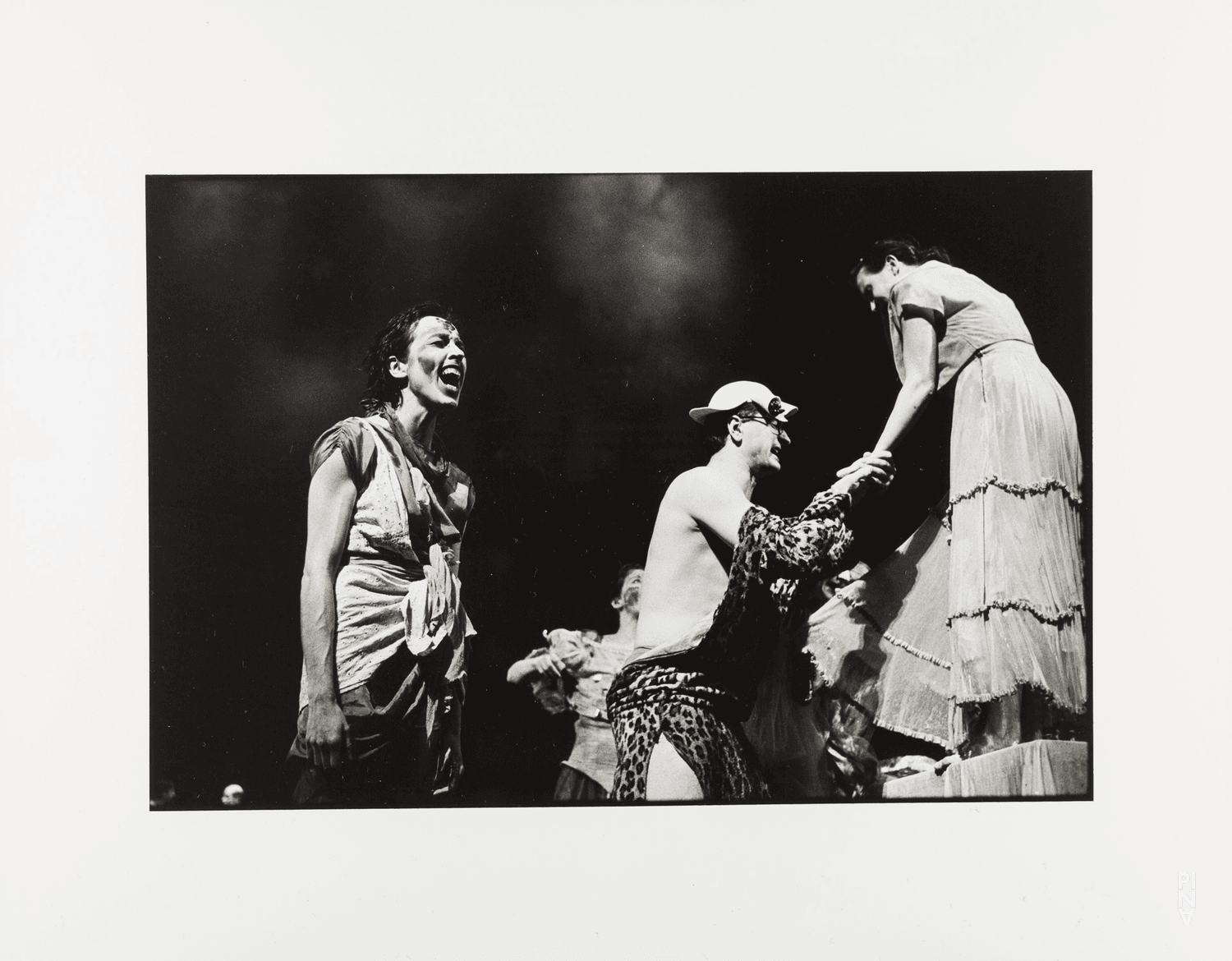 Jan Minařík, Anne Martin und Josephine Ann Endicott in „Arien“ von Pina Bausch