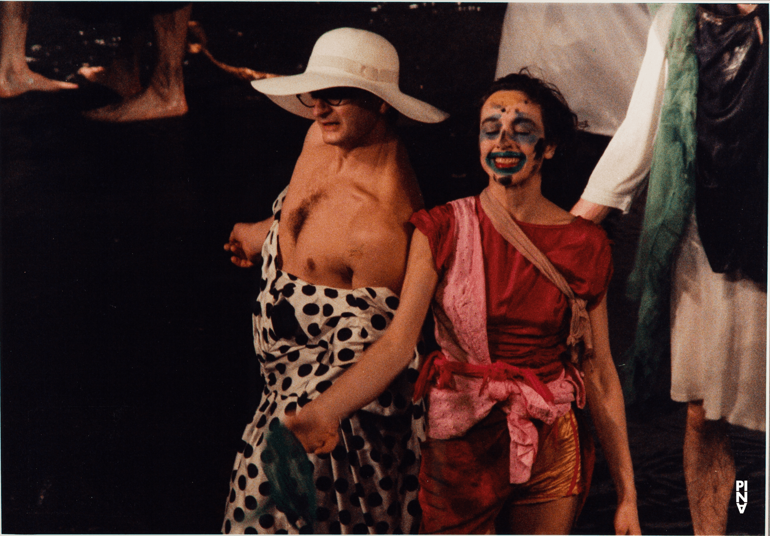 Anne Martin et Jan Minařík dans « Arien » de Pina Bausch