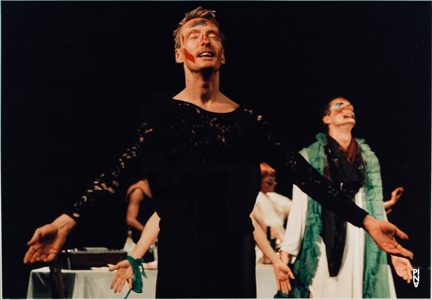 Dominique Mercy, Hans Beenhakker und Silvia Kesselheim in „Arien“ von Pina Bausch