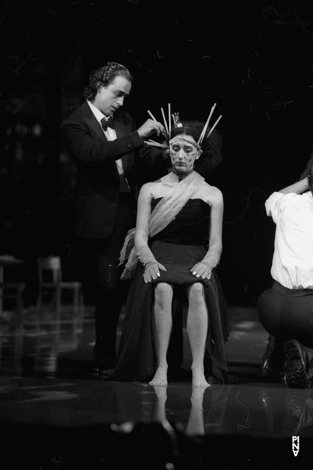 Jorge Puerta Armenta and Cristiana Morganti in “Arien” by Pina Bausch