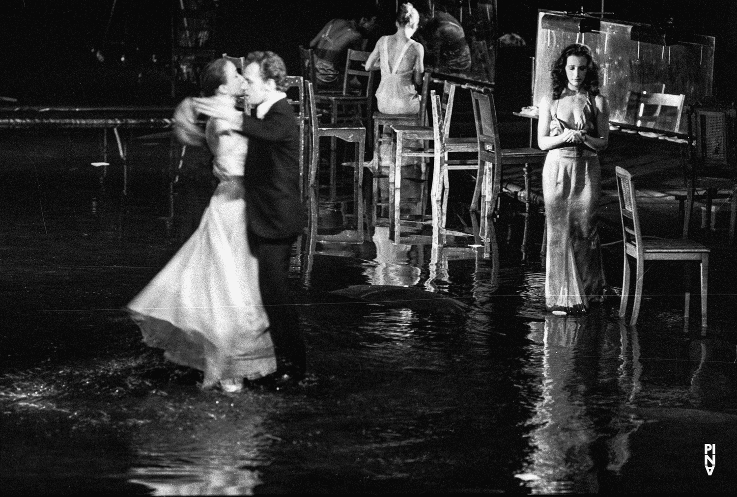 Monika Sagon, Heinz Samm et Beatrice Libonati dans « Arien » de Pina Bausch, saison 1978/79