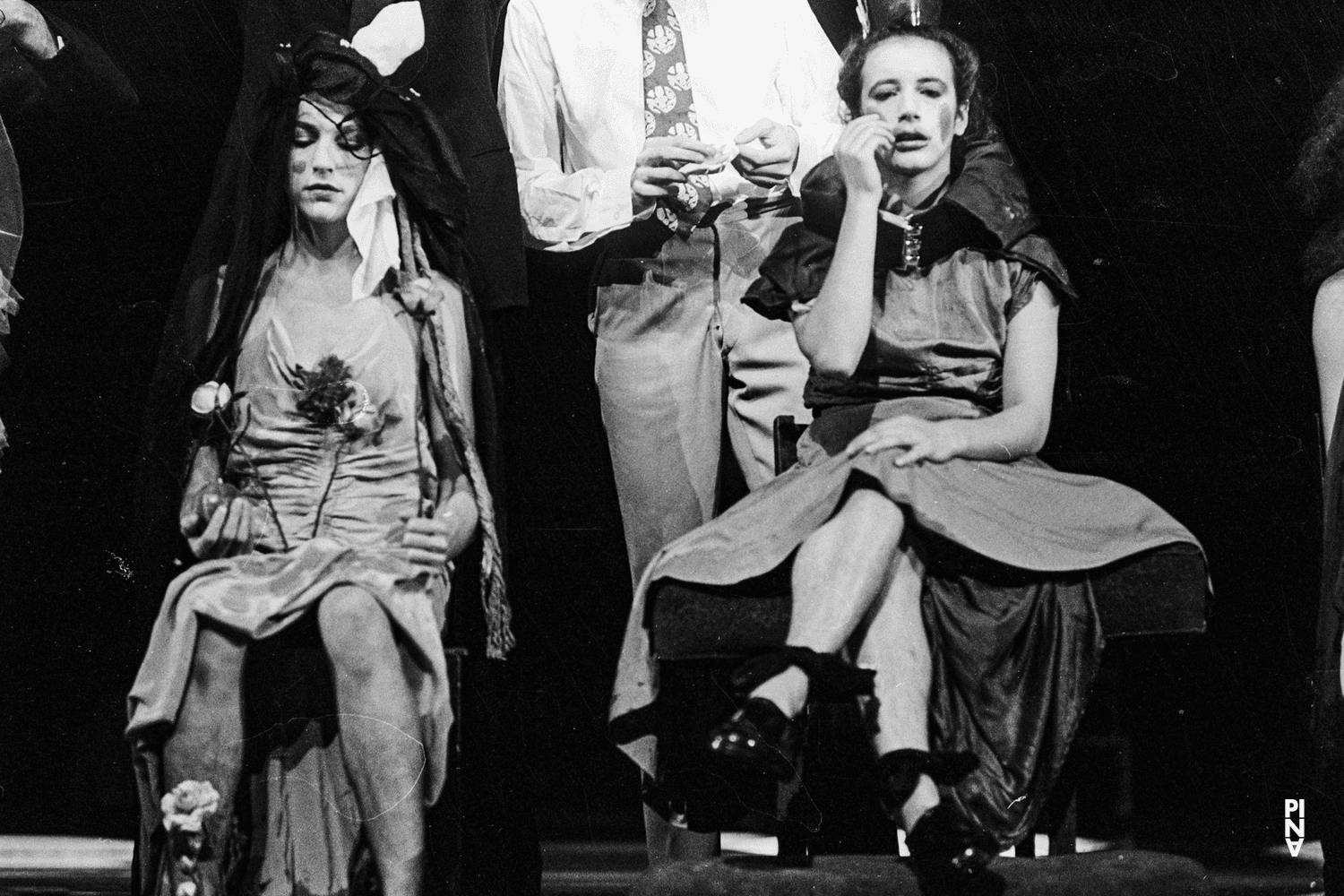 Anne Martin et Beatrice Libonati dans « Arien » de Pina Bausch, saison 1978/79