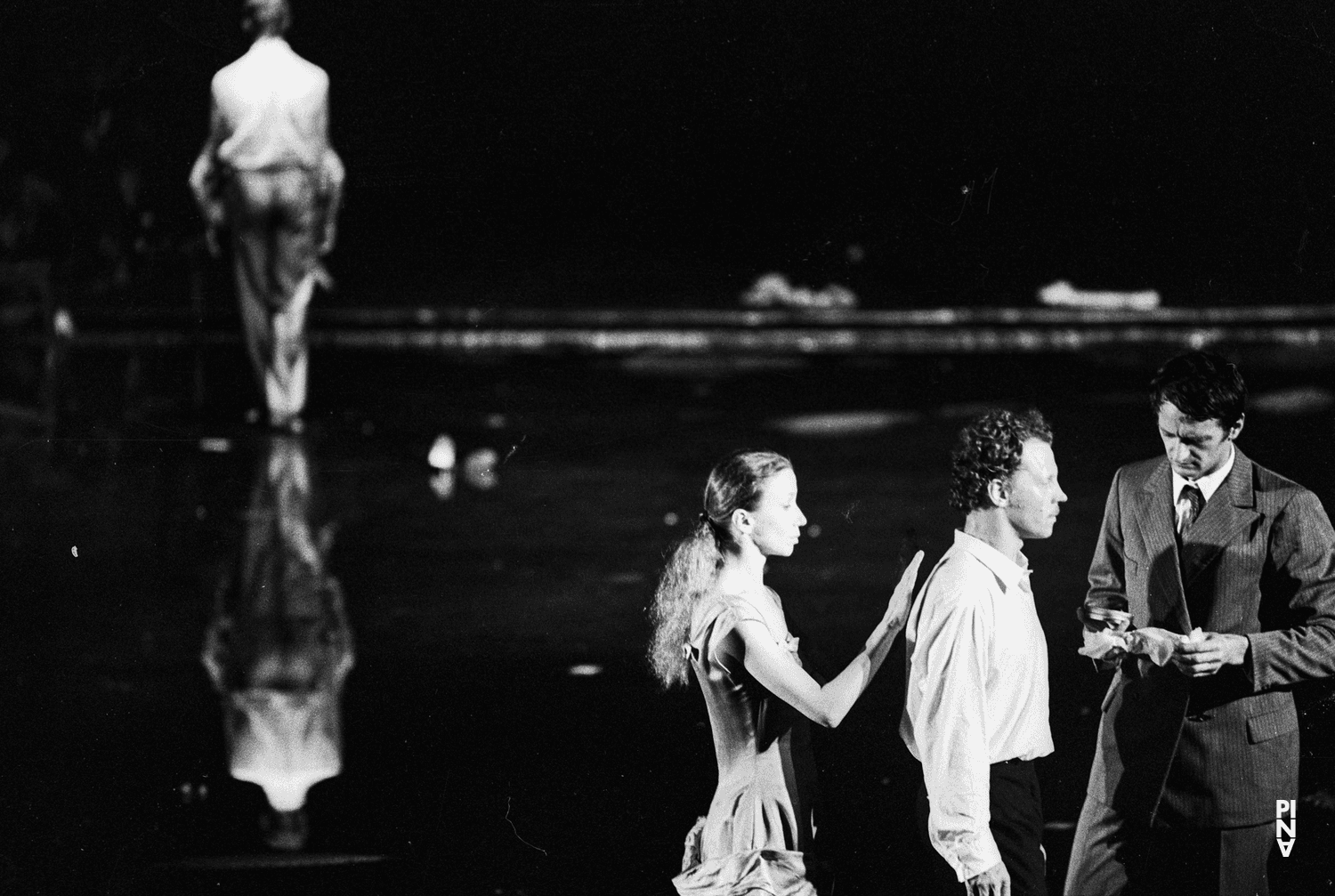 Heinz Samm, Monika Sagon et Jan Minařík dans « Arien » de Pina Bausch, saison 1977/78