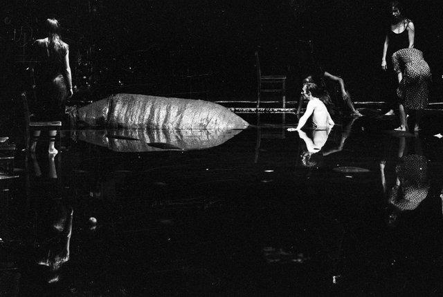 John Giffin, Elisabeth Clarke and Josephine Ann Endicott in “Arien” by Pina Bausch, season 1977/78