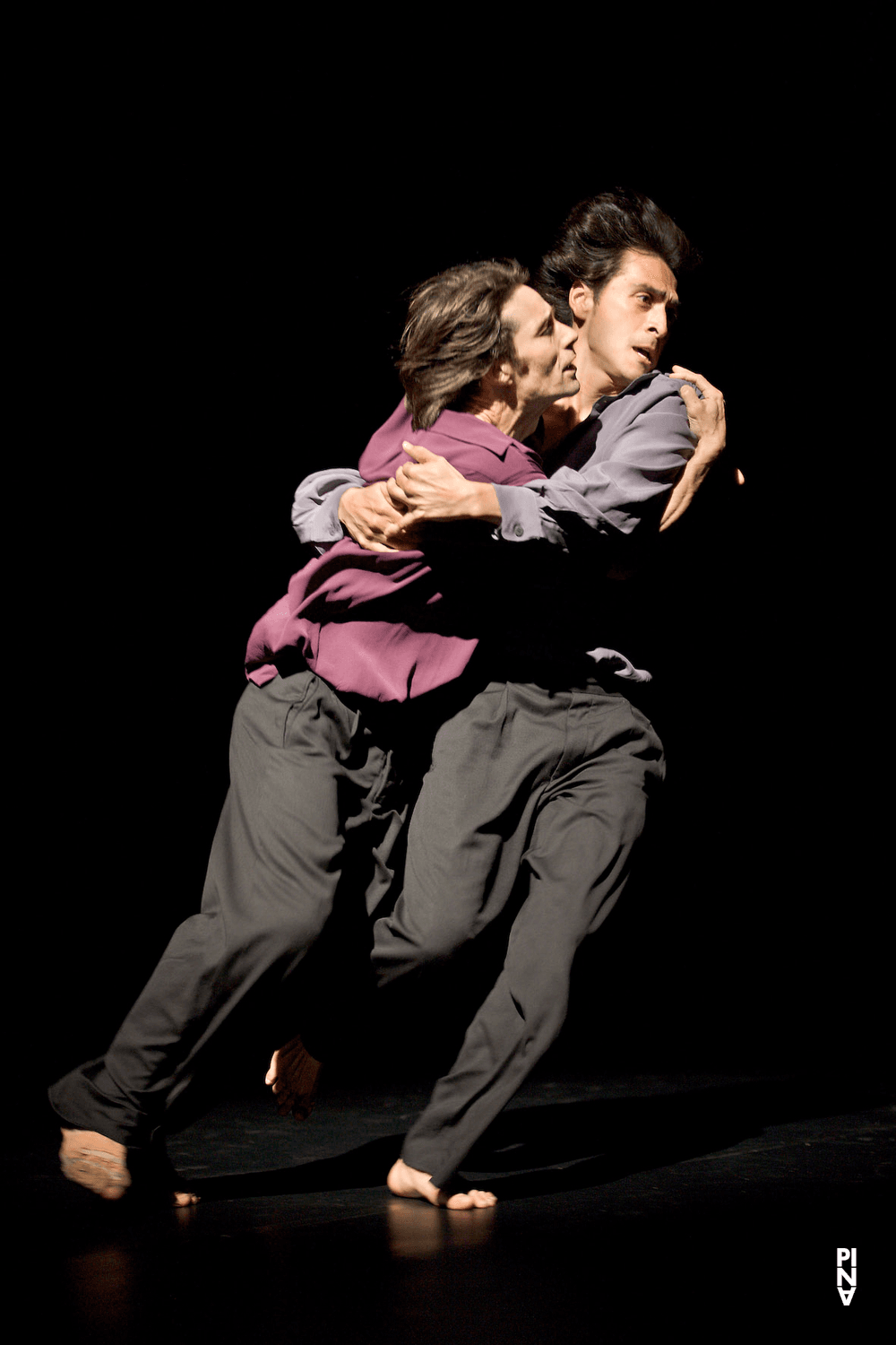 Rainer Behr et Eddie Martinez dans « Bamboo Blues » de Pina Bausch avec Tanztheater Wuppertal au Schauspielhaus Wuppertal (Allemagne), 16 mai 2007