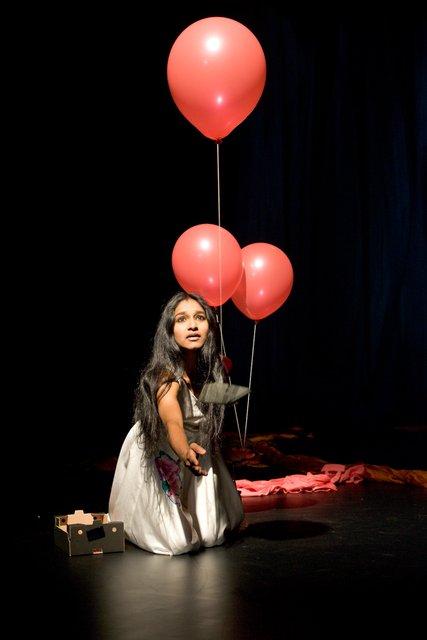 Shantala Shivalingappa dans « Bamboo Blues » de Pina Bausch avec Tanztheater Wuppertal au Schauspielhaus Wuppertal (Allemagne), 16 mai 2007