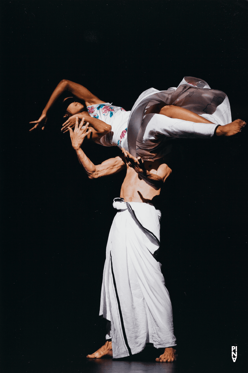 Fernando Suels Mendoza et Shantala Shivalingappa dans « Bamboo Blues » de Pina Bausch, saison 2006/07
