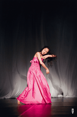 Nayoung Kim in „Bamboo Blues“ von Pina Bausch, 19. Mai 2007 | Foto: Laurent Philippe