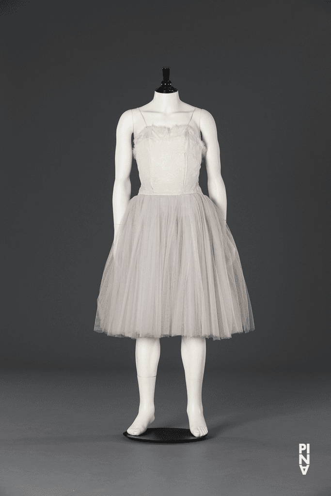 Robe, porté par « Bandonéon » de Pina Bausch