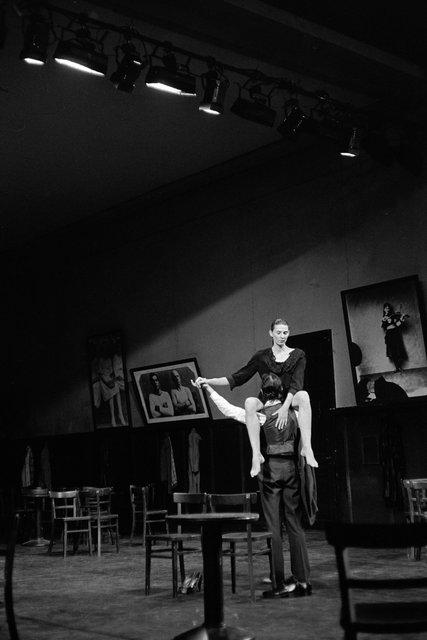 Héléna Pikon dans « Bandonéon » de Pina Bausch à l'Opernhaus Wuppertal, saison 1986/87