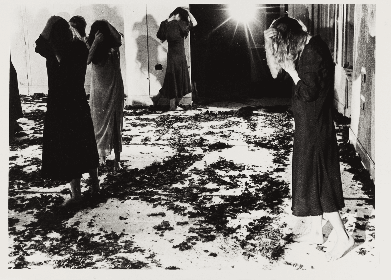 Photo de « Barbe-Bleue. En écoutant un enregistrement sur bande magnétique de l’opéra de Béla Bartók « Le Château de Barbe-Bleue » » de Pina Bausch