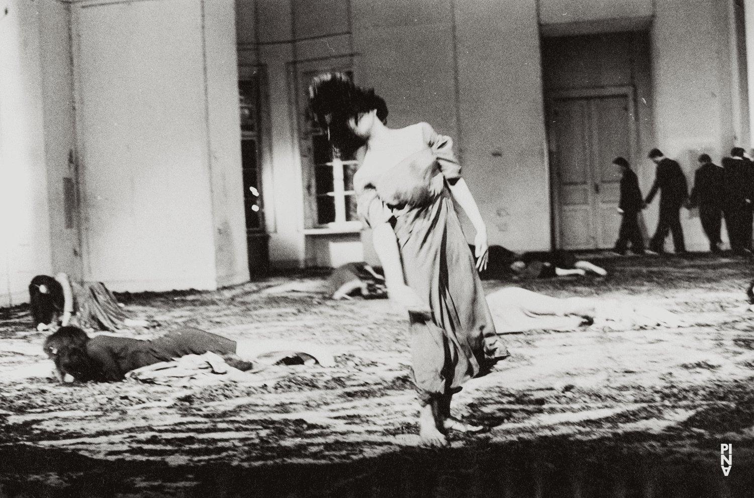 Beatrice Libonati in „Blaubart.  Beim Anhören einer Tonbandaufnahme von Béla Bartóks Oper »Herzog Blaubarts Burg«“ von Pina Bausch