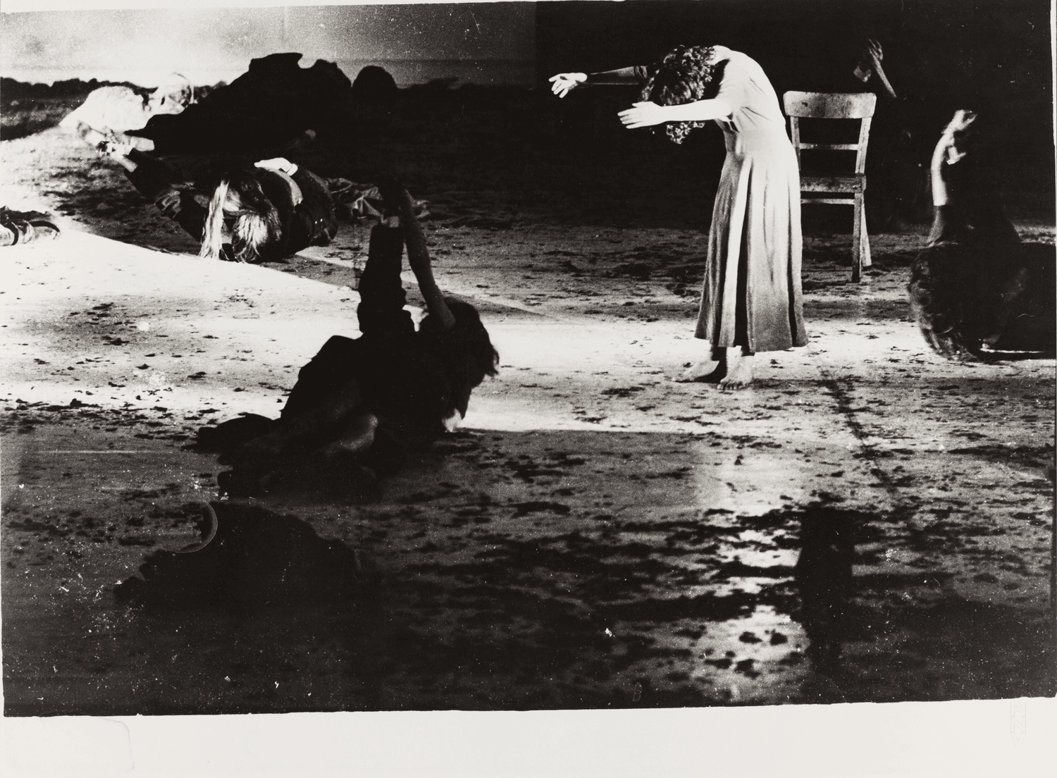 Beatrice Libonati dans « Barbe-Bleue. En écoutant un enregistrement sur bande magnétique de l’opéra de Béla Bartók « Le Château de Barbe-Bleue » » de Pina Bausch