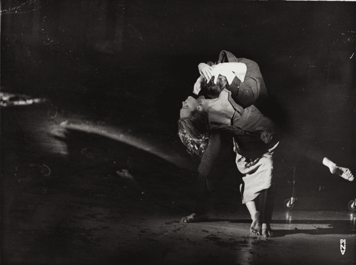 Jan Minařík und Marlis Alt in „Blaubart.  Beim Anhören einer Tonbandaufnahme von Béla Bartóks Oper »Herzog Blaubarts Burg«“ von Pina Bausch