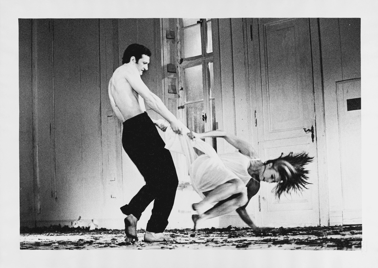 Jan Minařík und Marion Cito in „Blaubart.  Beim Anhören einer Tonbandaufnahme von Béla Bartóks Oper »Herzog Blaubarts Burg«“ von Pina Bausch