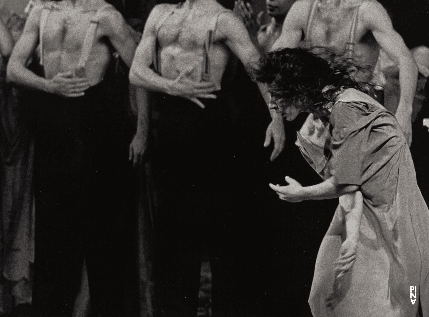 Beatrice Libonati in „Blaubart.  Beim Anhören einer Tonbandaufnahme von Béla Bartóks Oper »Herzog Blaubarts Burg«“ von Pina Bausch