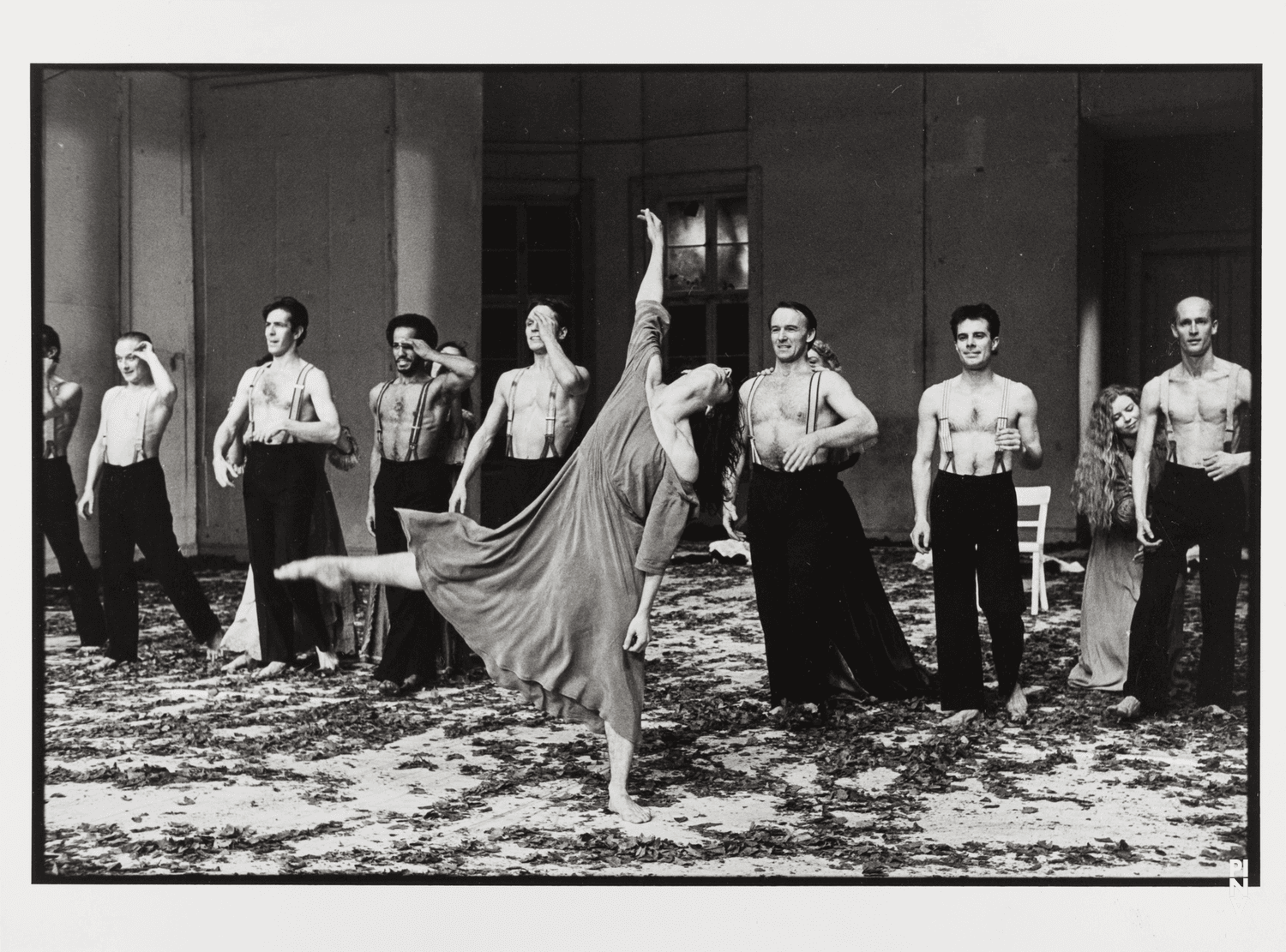 Photo de « Barbe-Bleue. En écoutant un enregistrement sur bande magnétique de l’opéra de Béla Bartók « Le Château de Barbe-Bleue » » de Pina Bausch