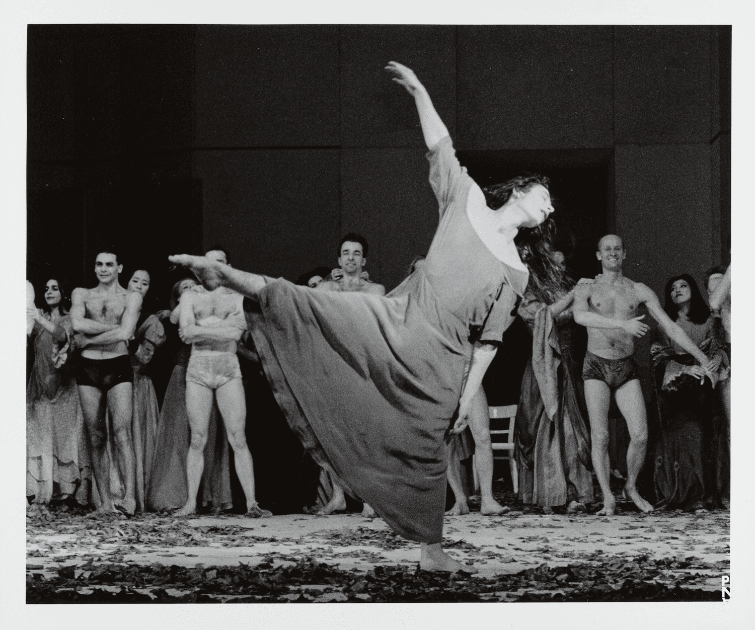 Photo de « Barbe-Bleue. En écoutant un enregistrement sur bande magnétique de l’opéra de Béla Bartók « Le Château de Barbe-Bleue » » de Pina Bausch