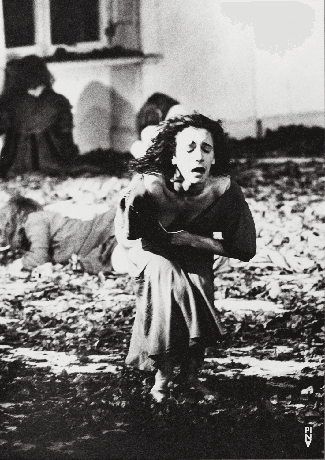 Beatrice Libonati dans « Barbe-Bleue. En écoutant un enregistrement sur bande magnétique de l’opéra de Béla Bartók « Le Château de Barbe-Bleue » » de Pina Bausch