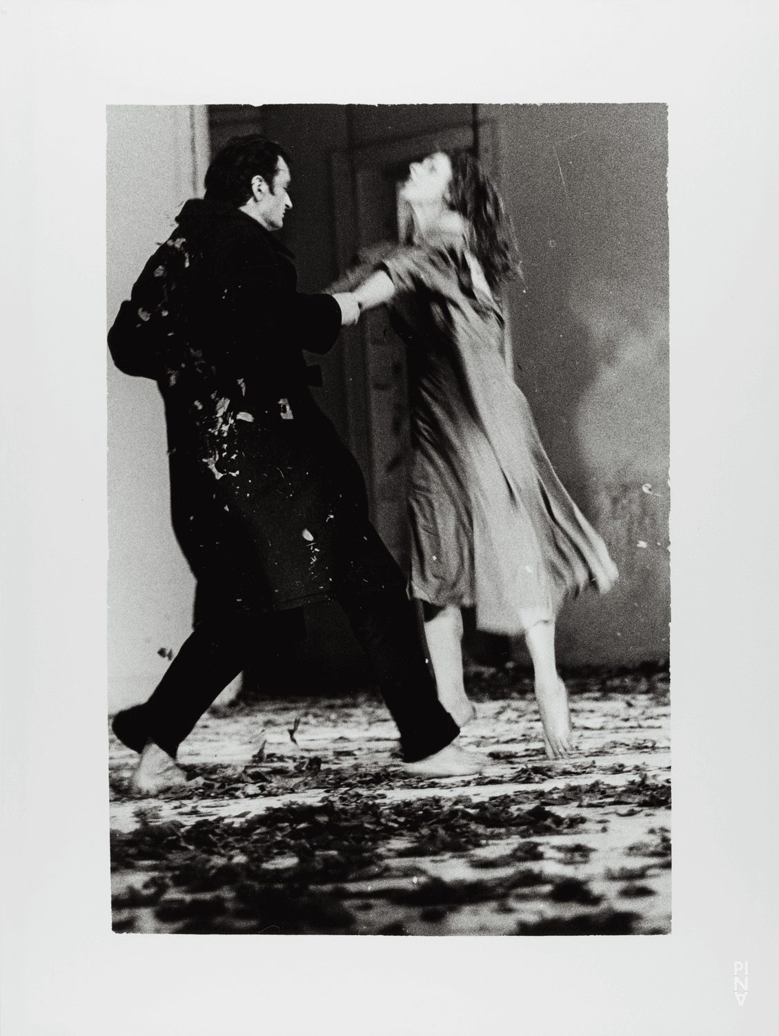 Jan Minařík und Colleen Finneran-Meessmann in „Blaubart.  Beim Anhören einer Tonbandaufnahme von Béla Bartóks Oper »Herzog Blaubarts Burg«“ von Pina Bausch