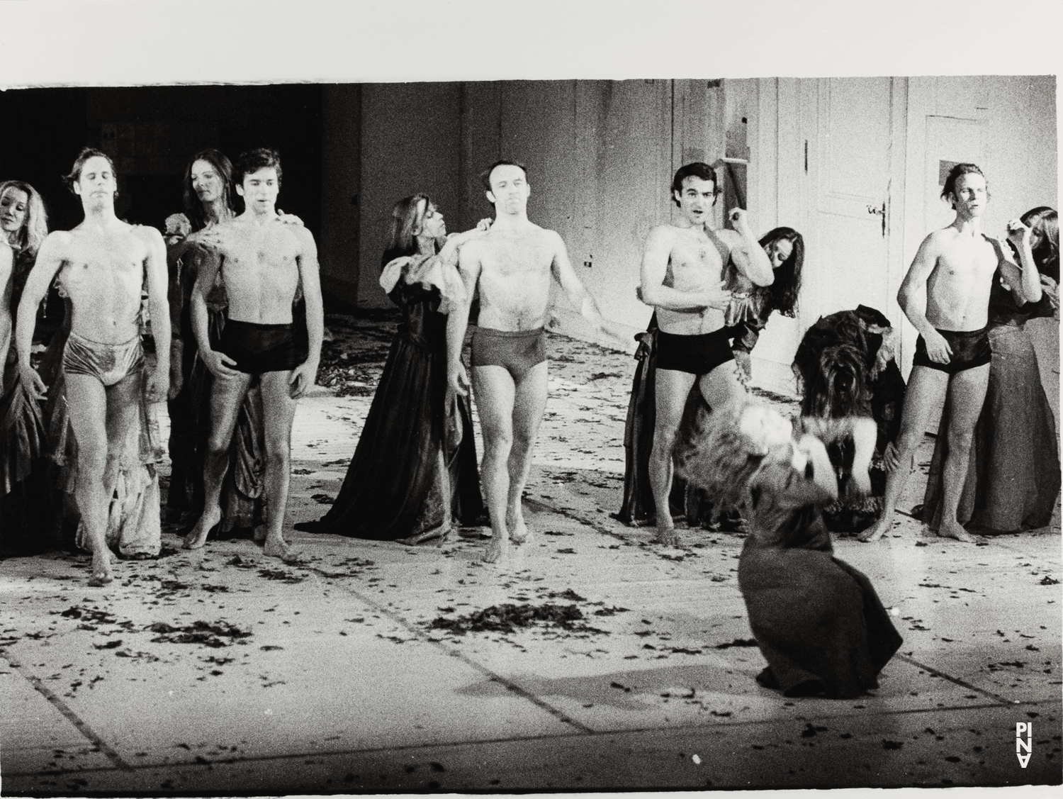 „Blaubart.  Beim Anhören einer Tonbandaufnahme von Béla Bartóks Oper »Herzog Blaubarts Burg«“ von Pina Bausch