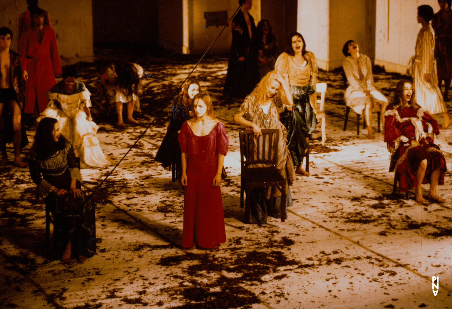 „Blaubart.  Beim Anhören einer Tonbandaufnahme von Béla Bartóks Oper »Herzog Blaubarts Burg«“ von Pina Bausch