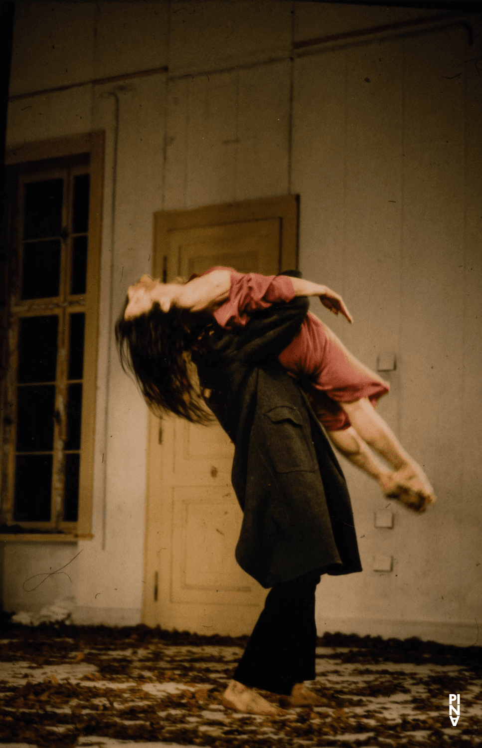 Beatrice Libonati und Hans Beenhakker in „Blaubart.  Beim Anhören einer Tonbandaufnahme von Béla Bartóks Oper »Herzog Blaubarts Burg«“ von Pina Bausch