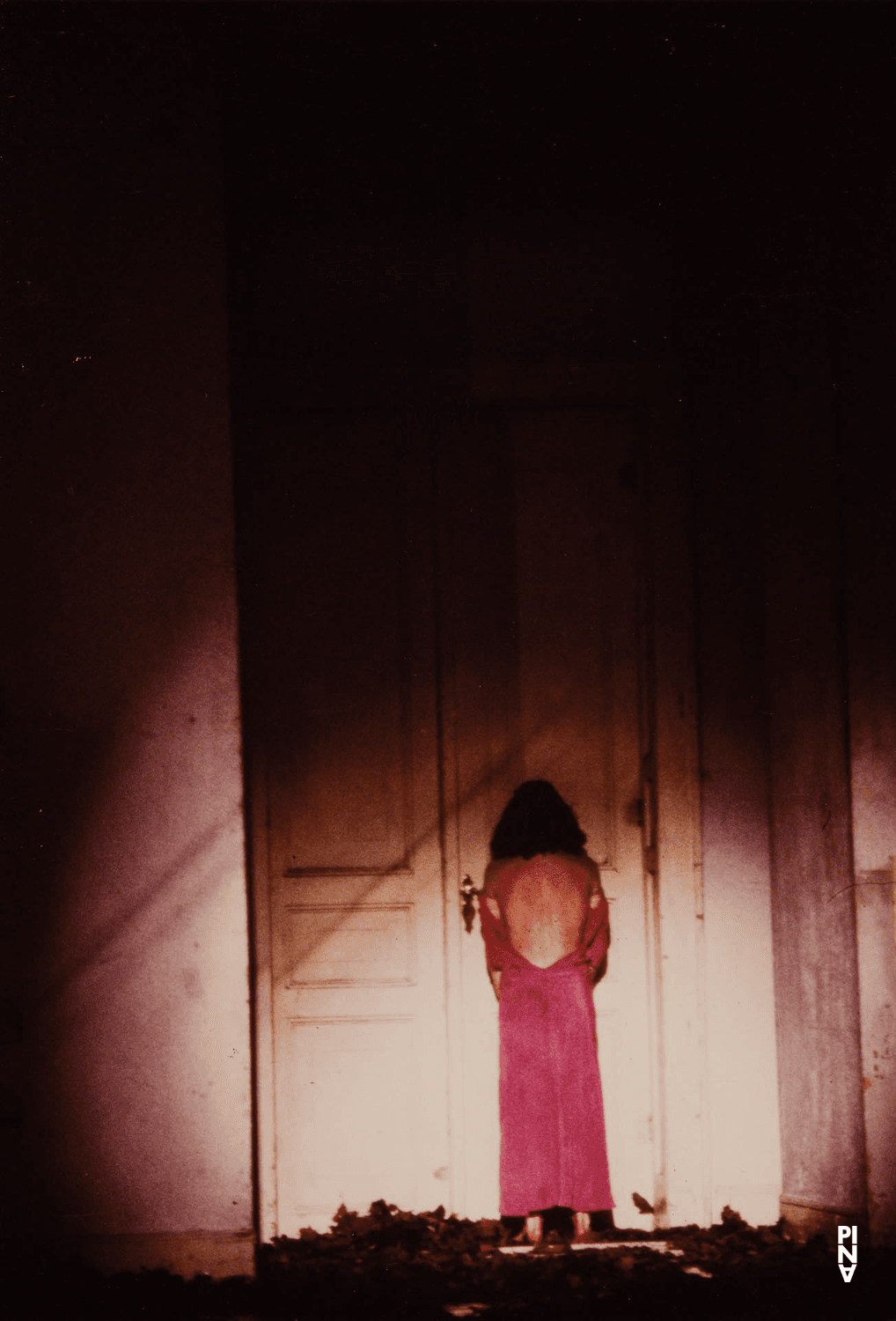 Beatrice Libonati dans « Barbe-Bleue. En écoutant un enregistrement sur bande magnétique de l’opéra de Béla Bartók « Le Château de Barbe-Bleue » » de Pina Bausch