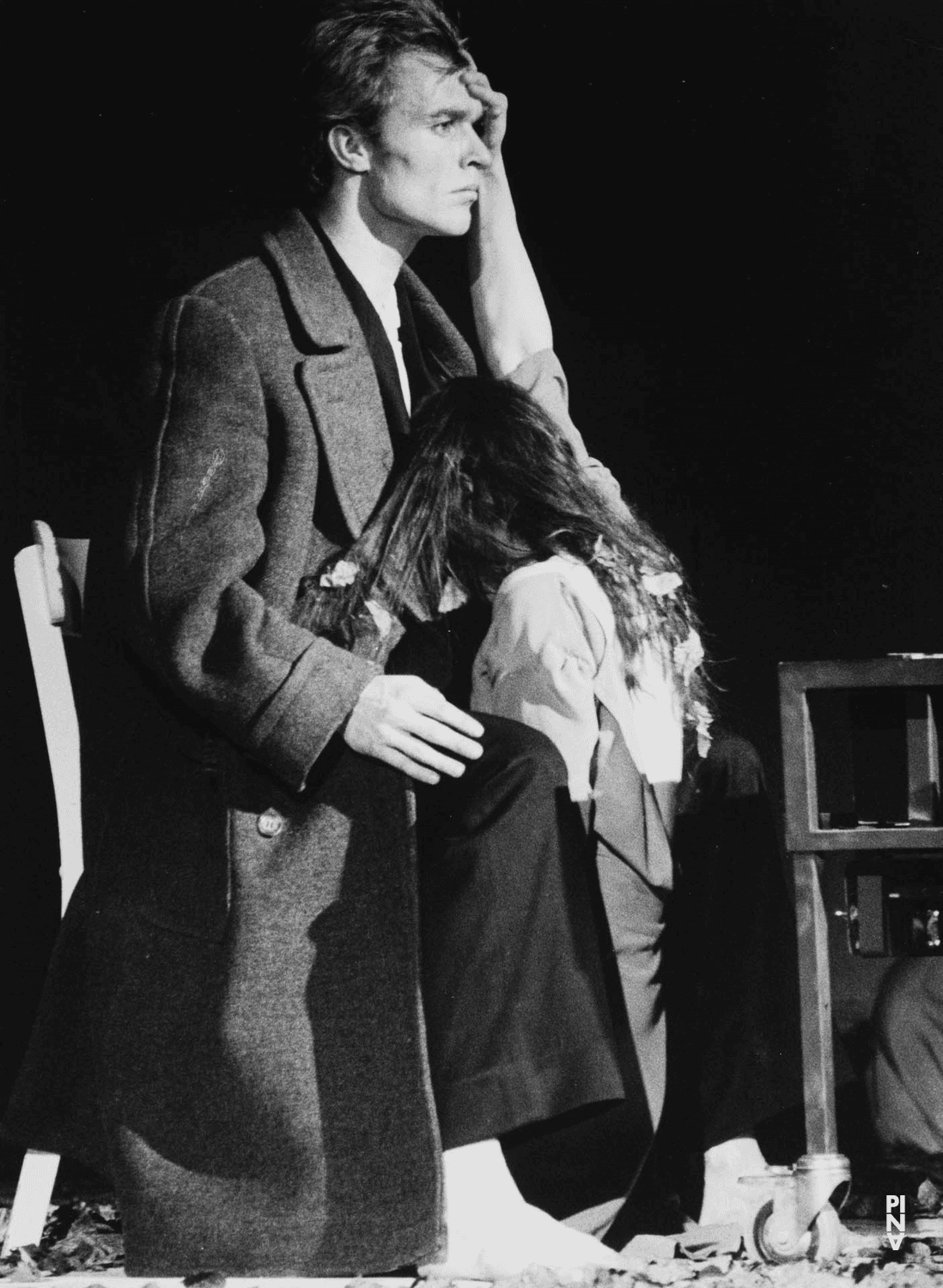 Hans Beenhakker in „Blaubart.  Beim Anhören einer Tonbandaufnahme von Béla Bartóks Oper »Herzog Blaubarts Burg«“ von Pina Bausch