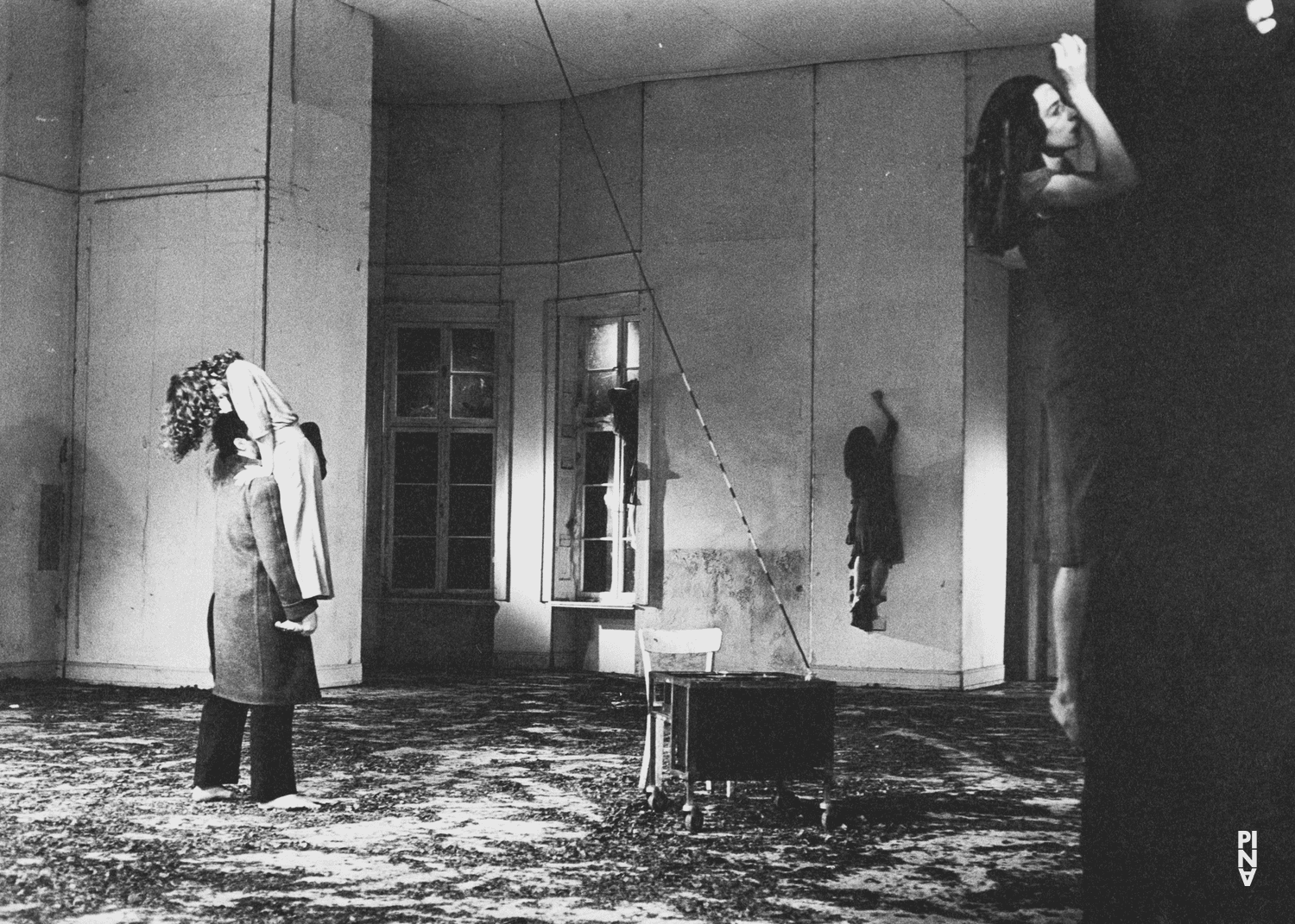 Anne Martin dans « Barbe-Bleue. En écoutant un enregistrement sur bande magnétique de l’opéra de Béla Bartók « Le Château de Barbe-Bleue » » de Pina Bausch