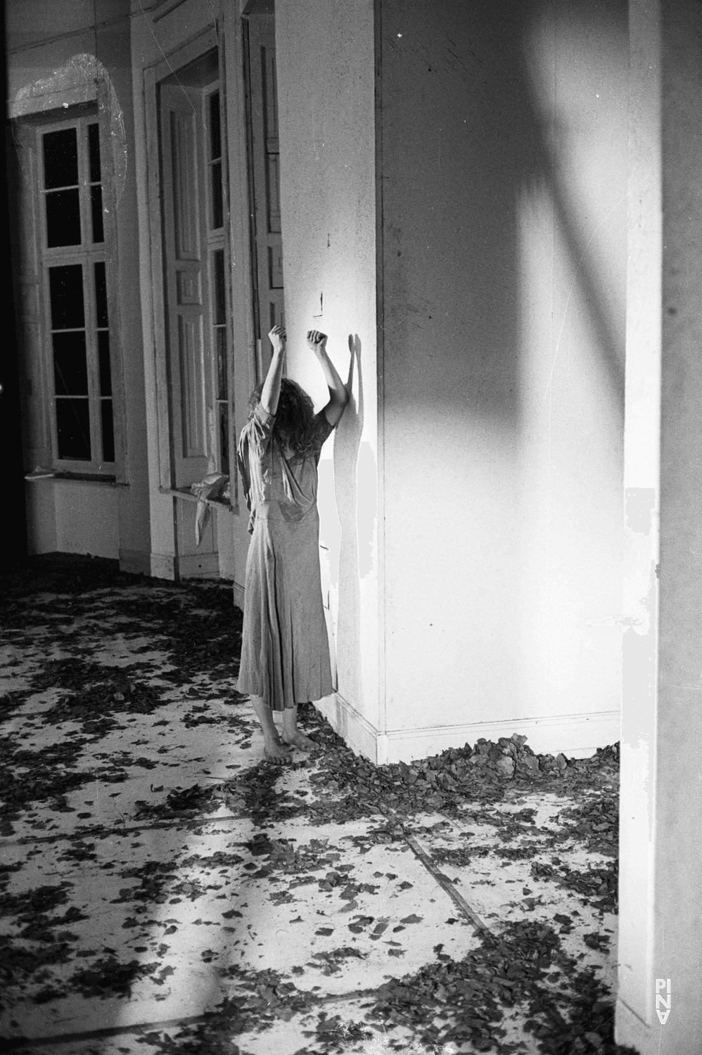 „Blaubart.  Beim Anhören einer Tonbandaufnahme von Béla Bartóks Oper »Herzog Blaubarts Burg«“ von Pina Bausch im Atelje 212, Spielzeit 1977/78