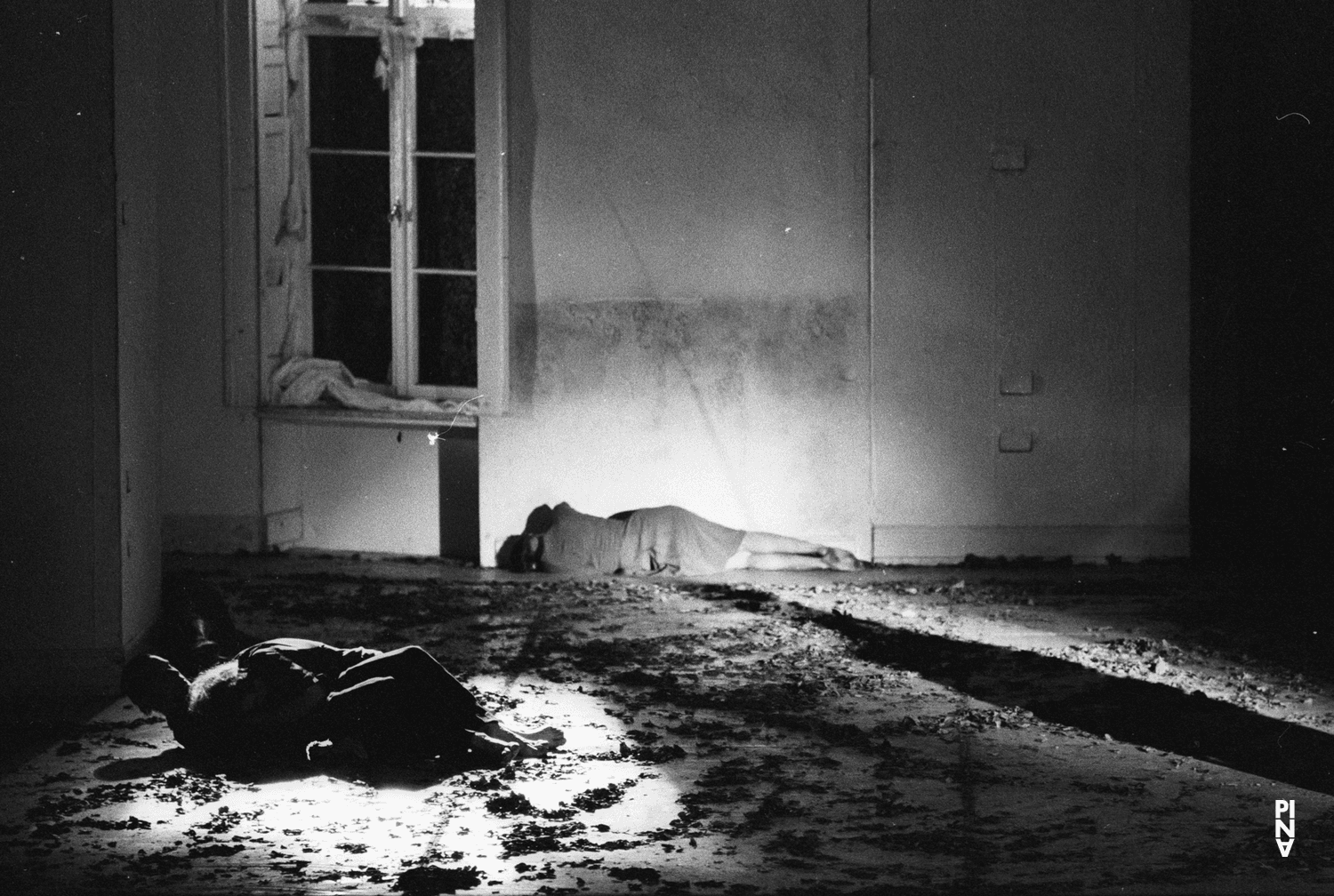 Christian Trouillas in „Blaubart.  Beim Anhören einer Tonbandaufnahme von Béla Bartóks Oper »Herzog Blaubarts Burg«“ von Pina Bausch im Théâtre de la Ville Paris, Spielzeit 1978/79