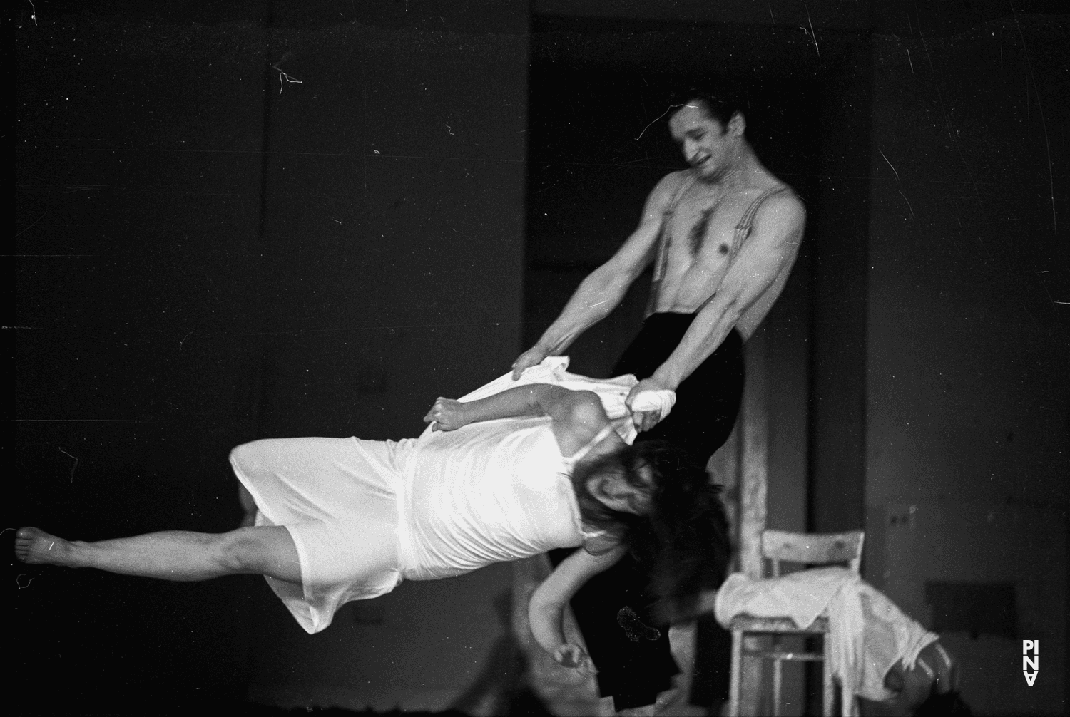 Jan Minařík in „Blaubart.  Beim Anhören einer Tonbandaufnahme von Béla Bartóks Oper »Herzog Blaubarts Burg«“ von Pina Bausch