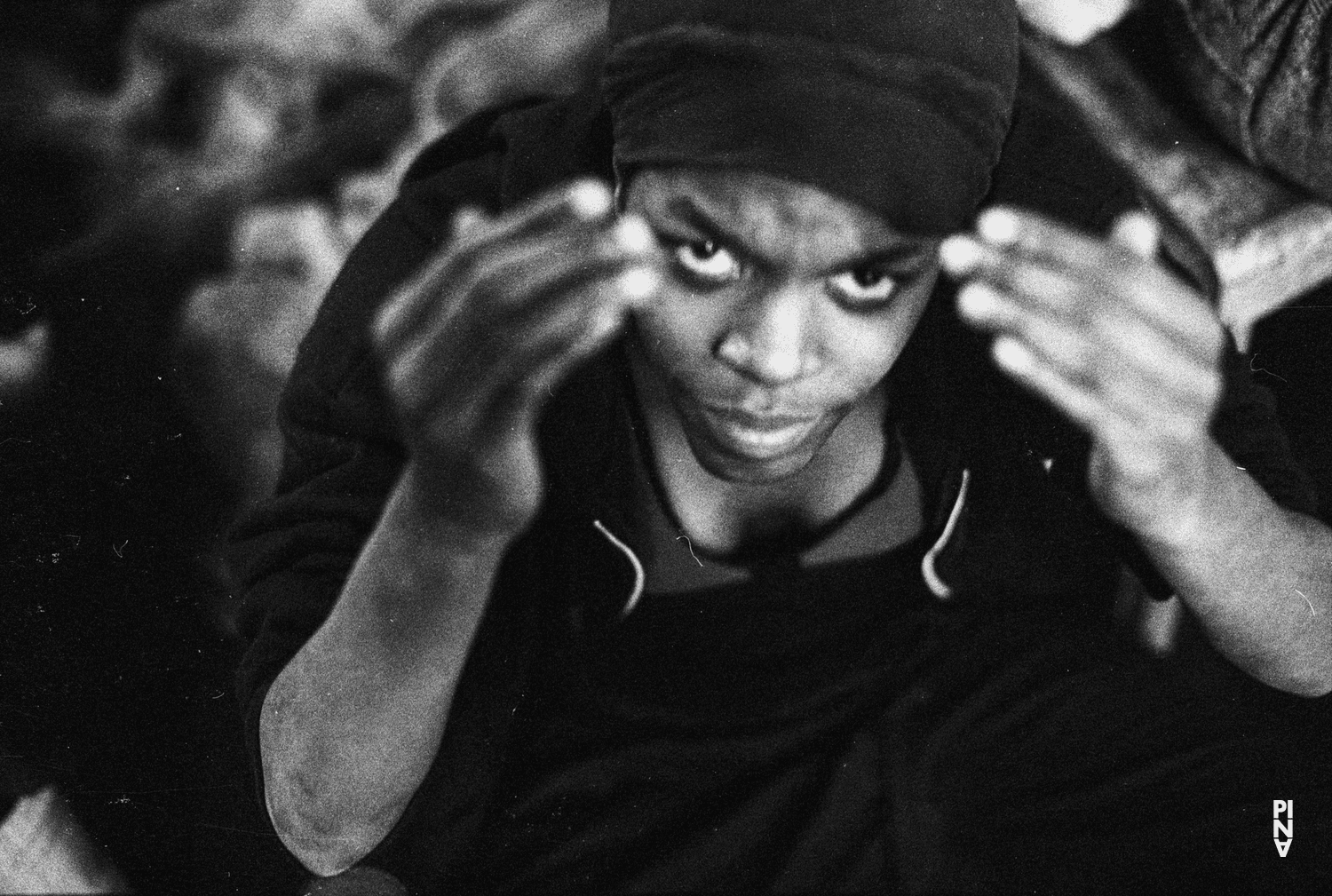 Elisabeth Clarke dans « Barbe-Bleue. En écoutant un enregistrement sur bande magnétique de l’opéra de Béla Bartók « Le Château de Barbe-Bleue » » de Pina Bausch, saison 1976/77