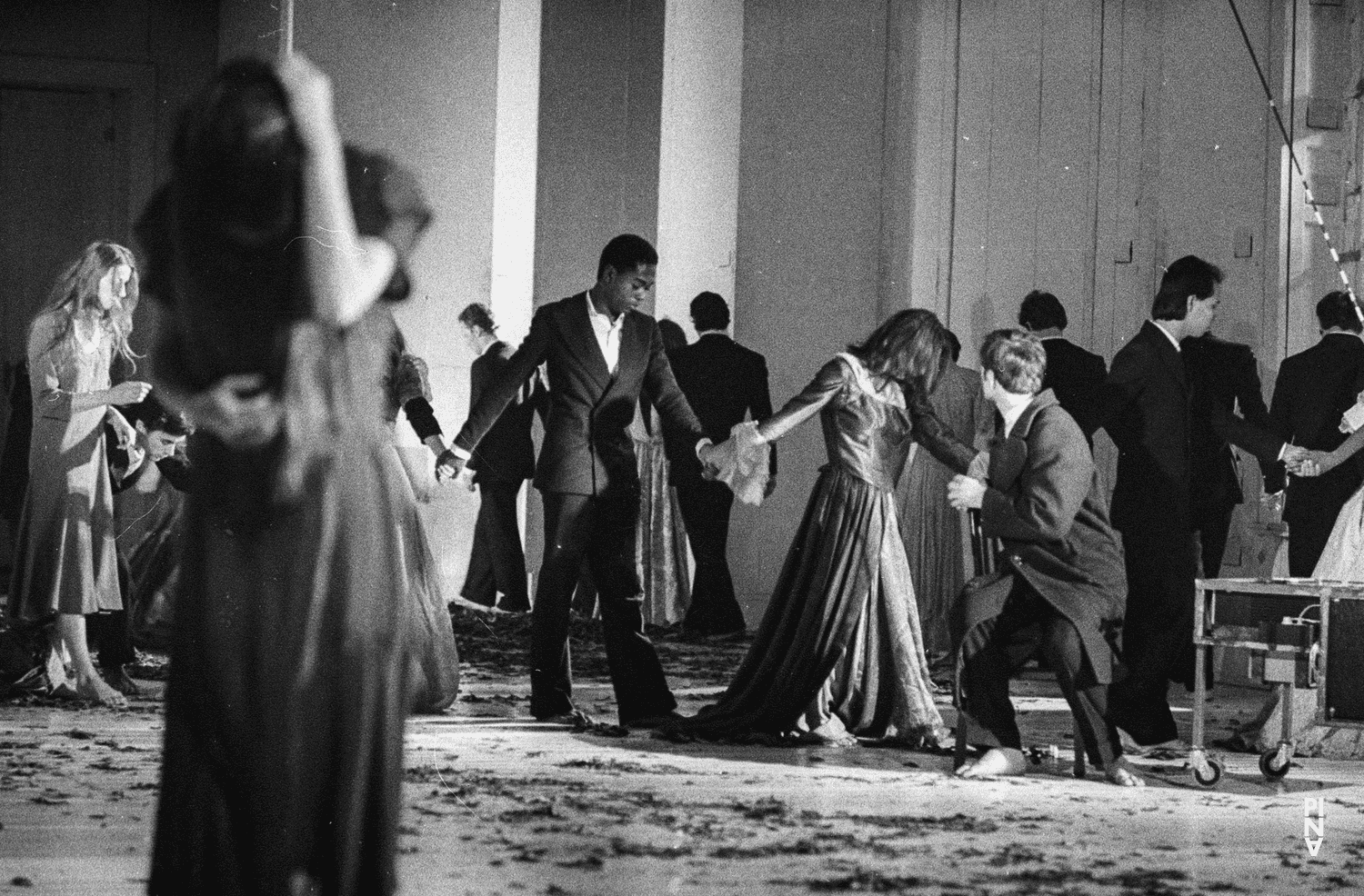Photo de « Barbe-Bleue. En écoutant un enregistrement sur bande magnétique de l’opéra de Béla Bartók « Le Château de Barbe-Bleue » » de Pina Bausch